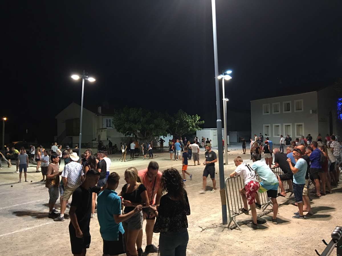 Boule Spiel bei Nacht